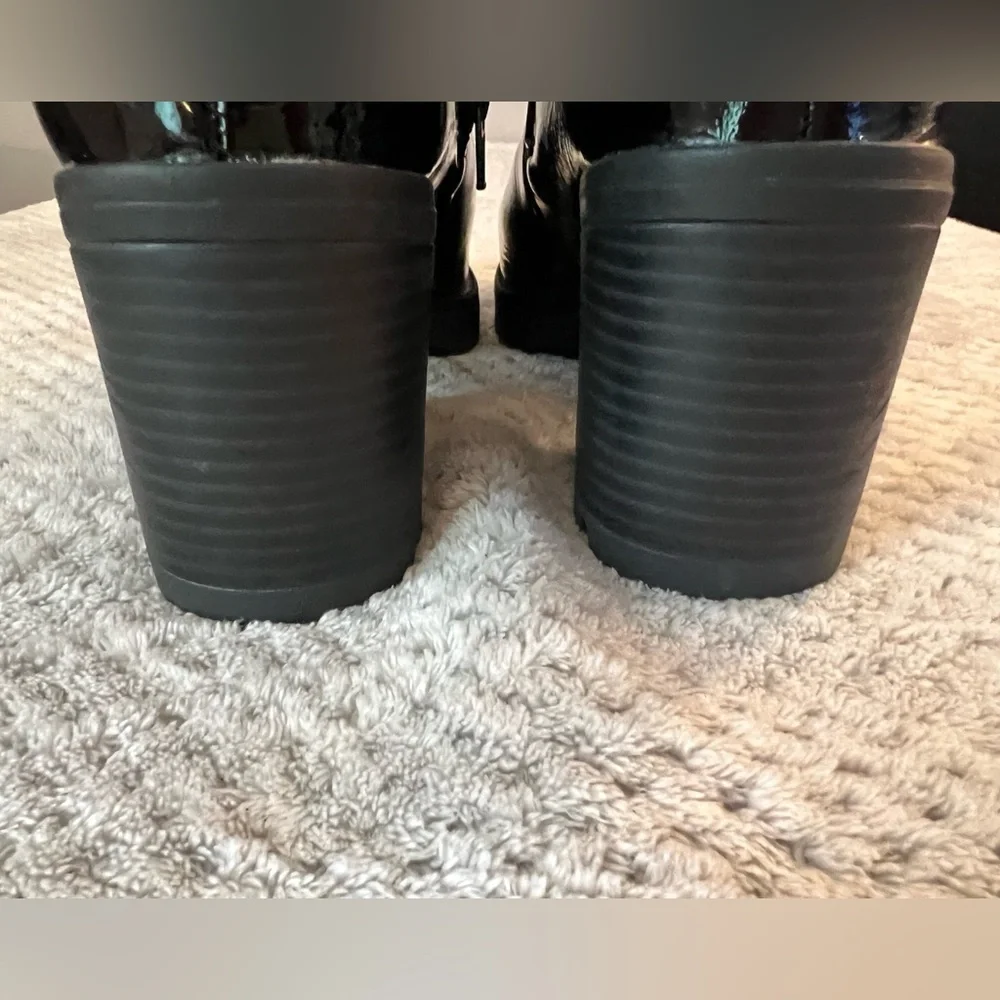 EUC black patent leather Naturalizer boots with stretch panel. - Picture 7 of 11